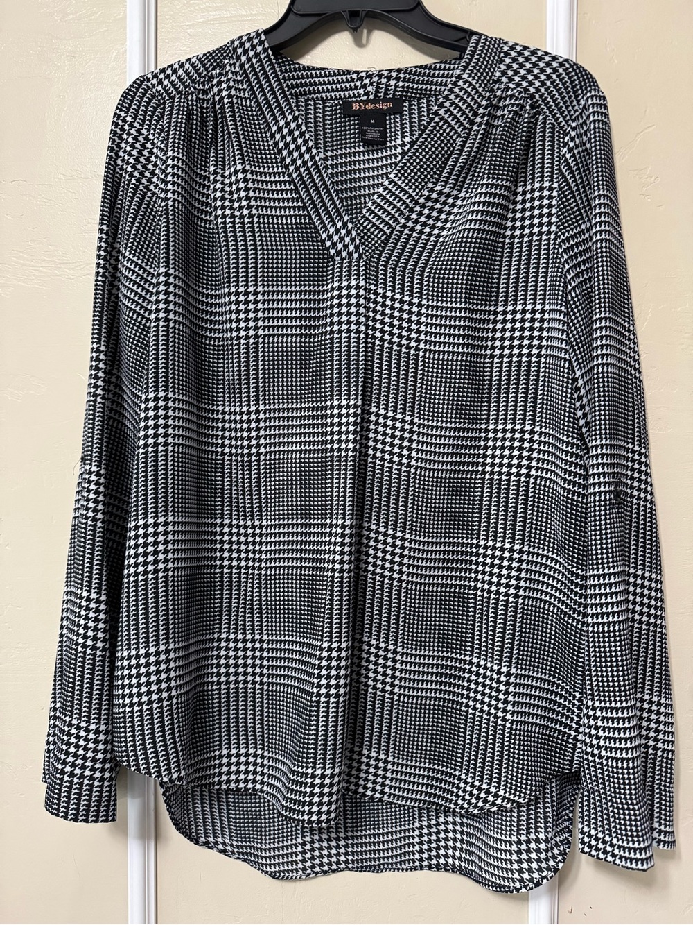 NY Design Black & White Plaid V-Neck Long Sleeve Top